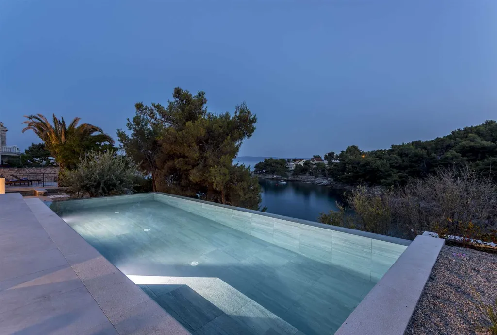 3-Bedroom Villa with Outdoor Pool in Sumartin