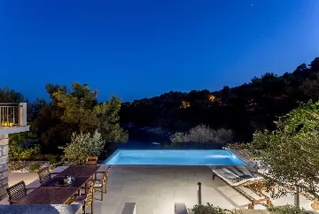 3-Bedroom Villa with Outdoor Pool in Sumartin