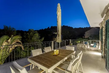 3-Bedroom Villa with Outdoor Pool in Sumartin