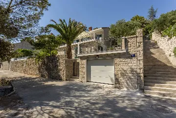 3-Bedroom Villa with Outdoor Pool in Sumartin