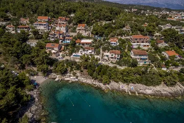 3-Bedroom Villa with Outdoor Pool in Sumartin