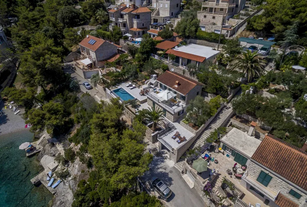 3-Bedroom Villa with Outdoor Pool in Sumartin