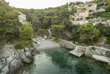 3-Bedroom Villa with Outdoor Pool in Sumartin