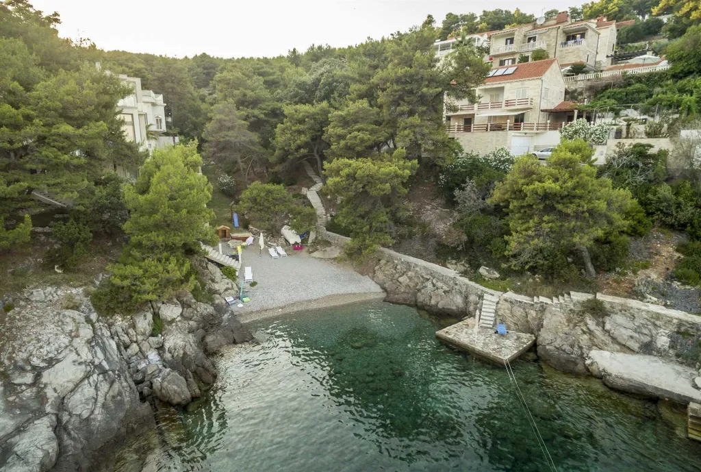 3-Bedroom Villa with Outdoor Pool in Sumartin