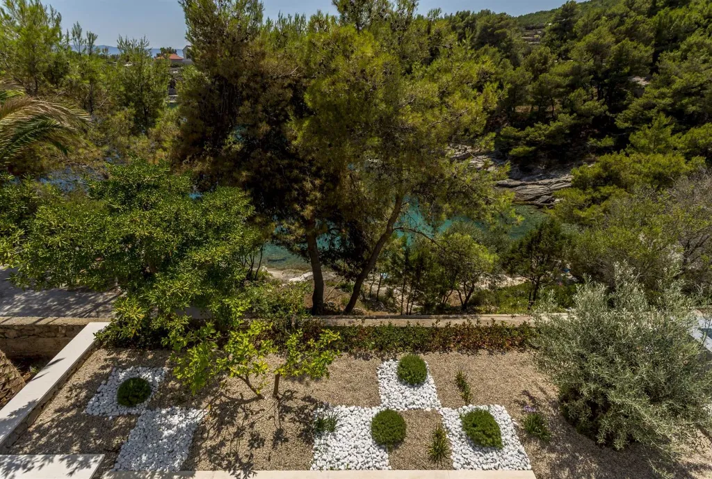 3-Bedroom Villa with Outdoor Pool in Sumartin