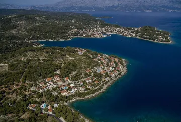 3-Bedroom Villa with Outdoor Pool in Sumartin