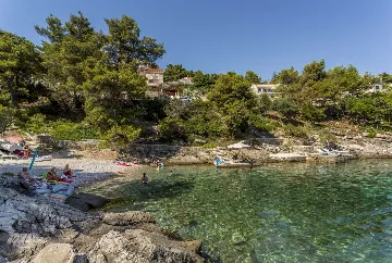 3-Bedroom Villa with Outdoor Pool in Sumartin