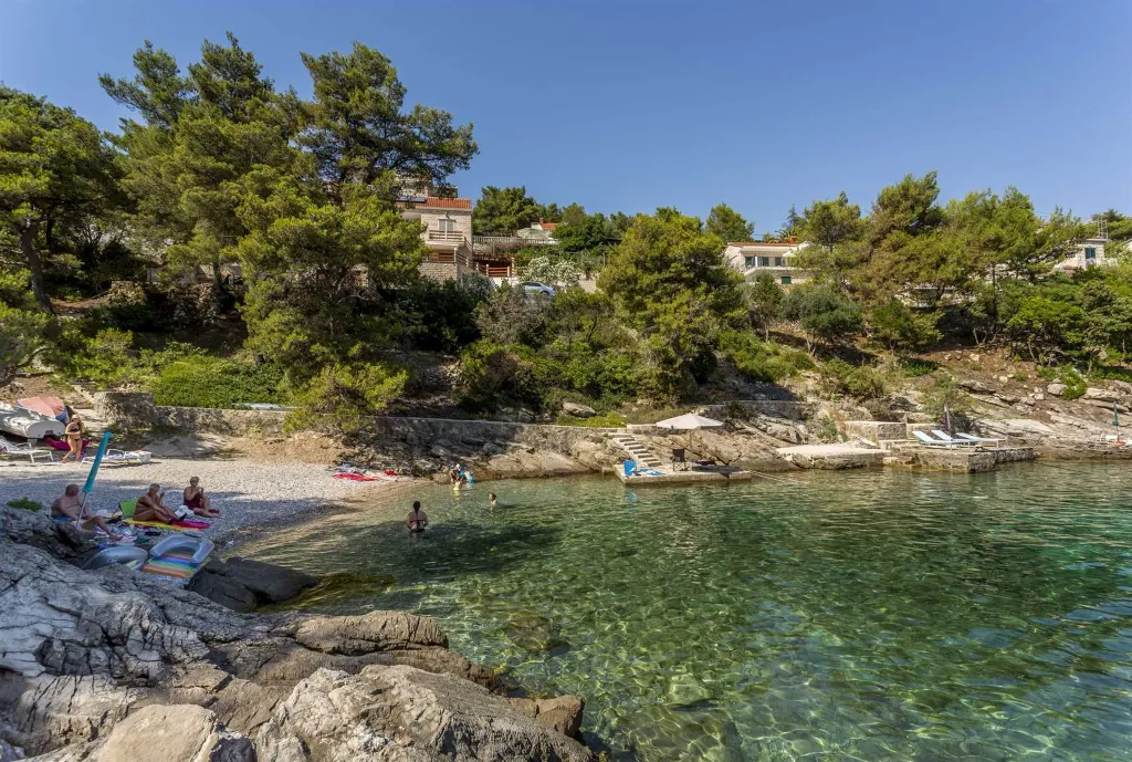 3-Bedroom Villa with Outdoor Pool in Sumartin