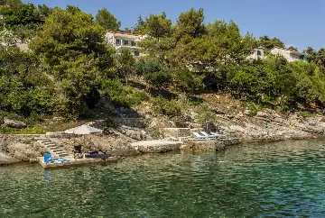 3-Bedroom Villa with Outdoor Pool in Sumartin