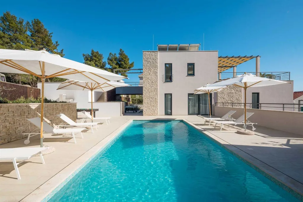 Milna 4-Bedroom Villa with Heated Pool