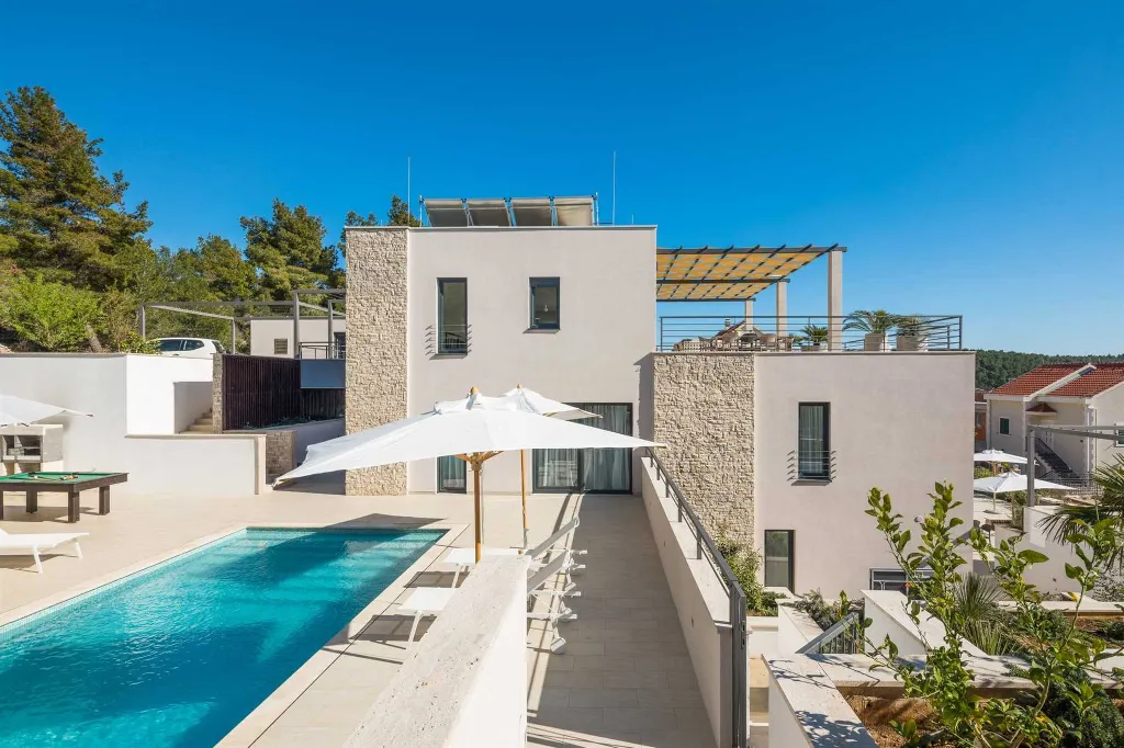 Milna 4-Bedroom Villa with Heated Pool
