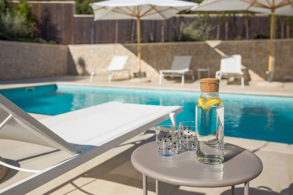 Milna 4-Bedroom Villa with Heated Pool