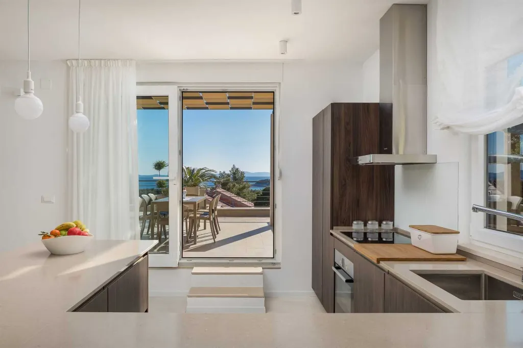Milna 4-Bedroom Villa with Heated Pool