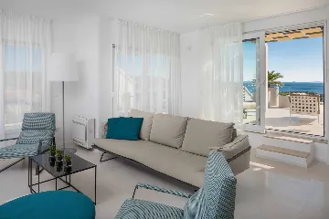 Milna 4-Bedroom Villa with Heated Pool