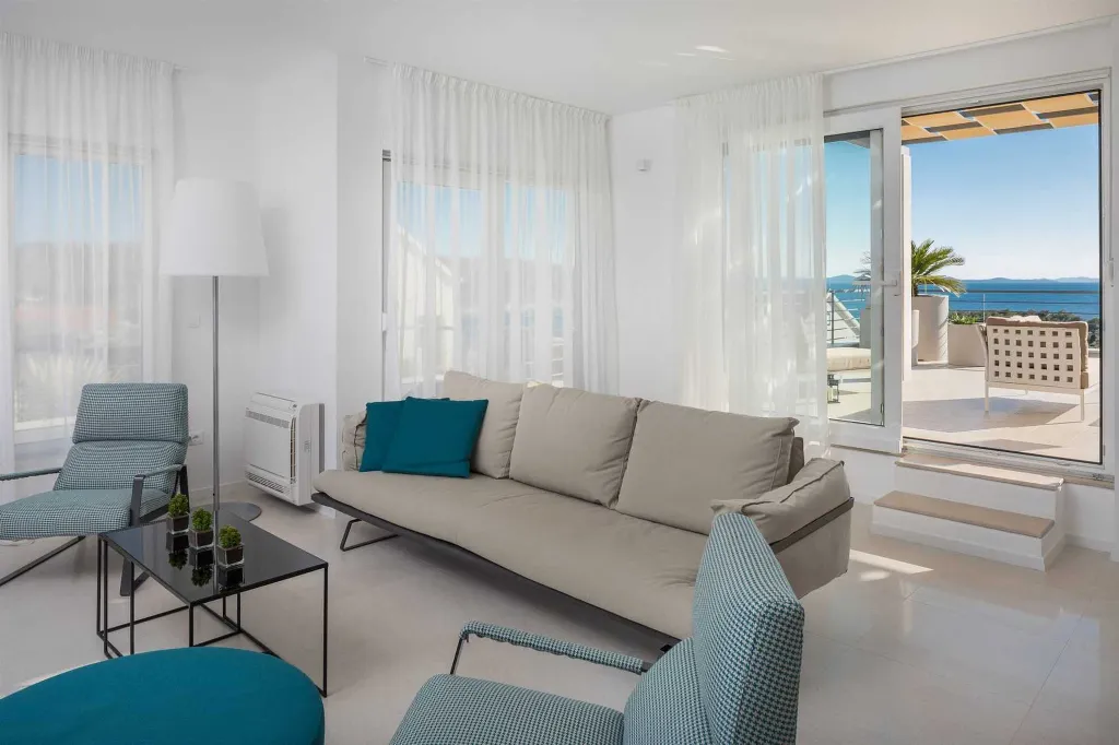 Milna 4-Bedroom Villa with Heated Pool