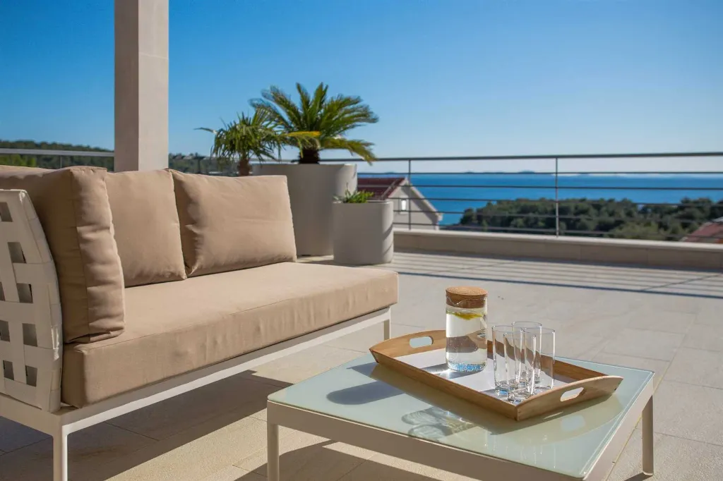 Milna 4-Bedroom Villa with Heated Pool