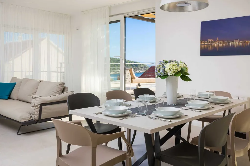 Milna 4-Bedroom Villa with Heated Pool
