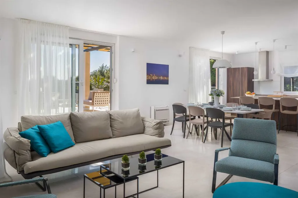 Milna 4-Bedroom Villa with Heated Pool