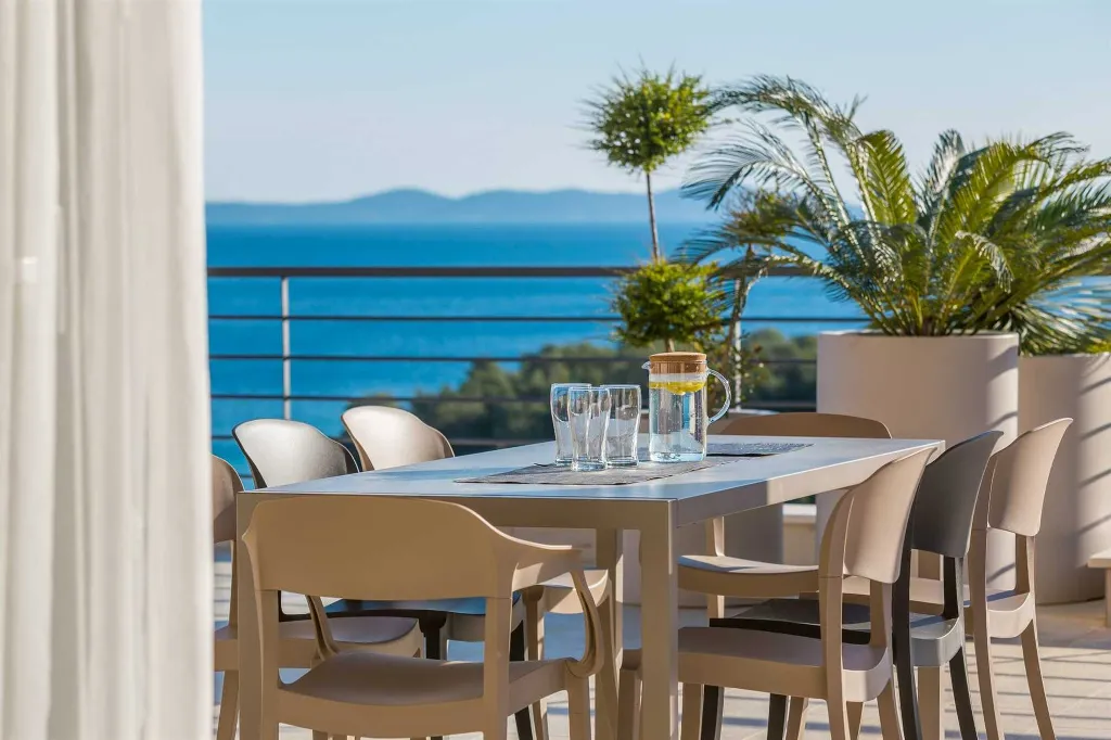 Milna 4-Bedroom Villa with Heated Pool