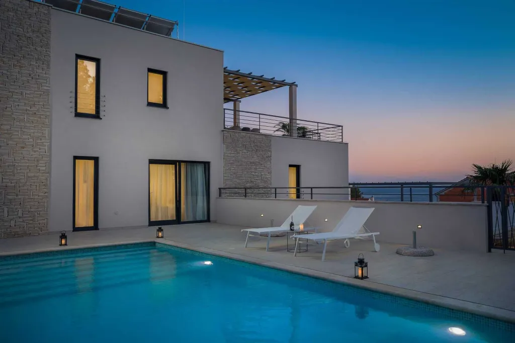 Milna 4-Bedroom Villa with Heated Pool
