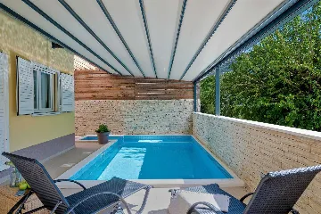 Split Villa in Zrnovnica with Heated Pool