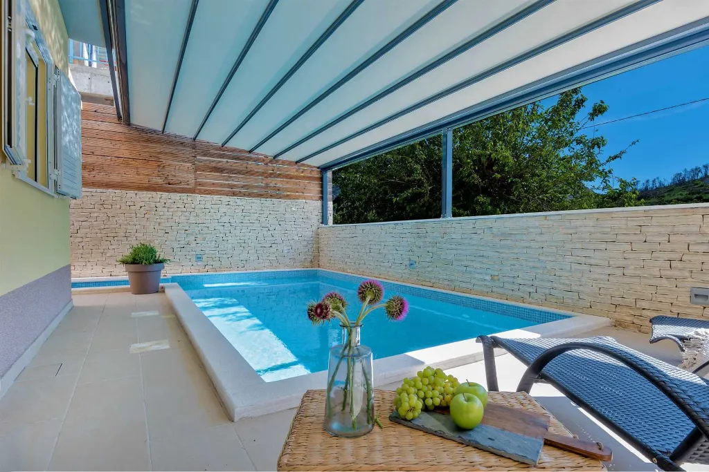 Split Villa in Zrnovnica with Heated Pool