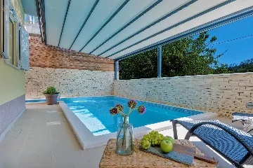 Split Villa in Zrnovnica with Heated Pool