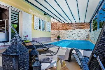 Split Villa in Zrnovnica with Heated Pool