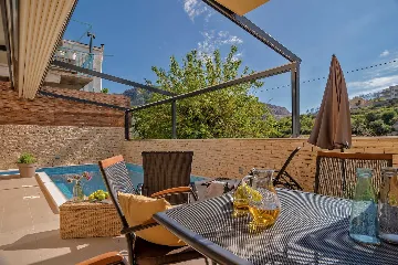 Split Villa in Zrnovnica with Heated Pool