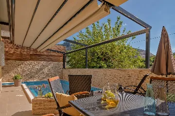 Split Villa in Zrnovnica with Heated Pool