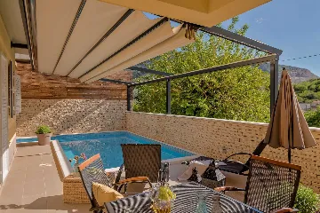 Split Villa in Zrnovnica with Heated Pool