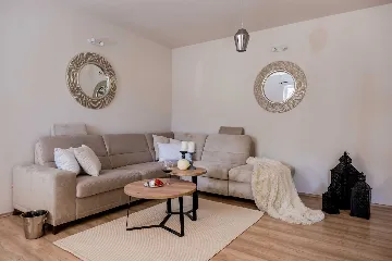 Split Villa in Zrnovnica with Heated Pool