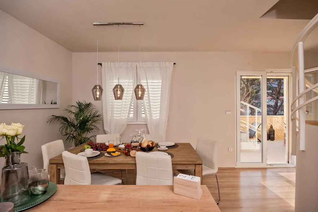 Split Villa in Zrnovnica with Heated Pool