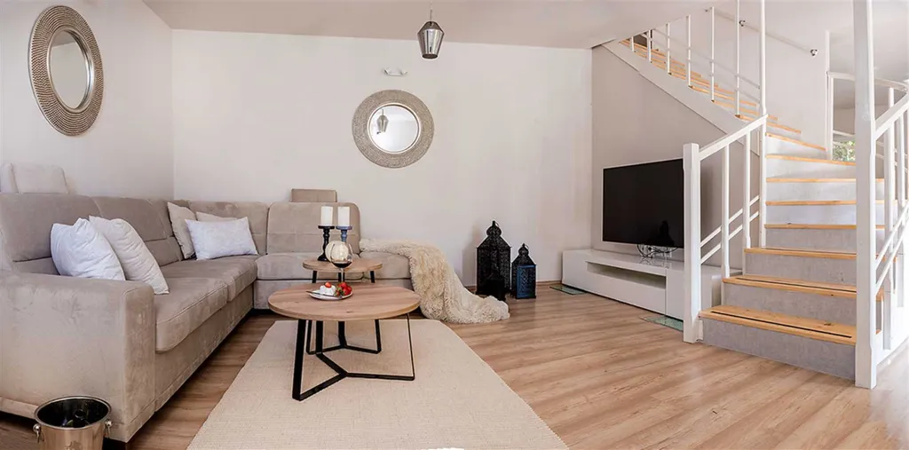 Split Villa in Zrnovnica with Heated Pool