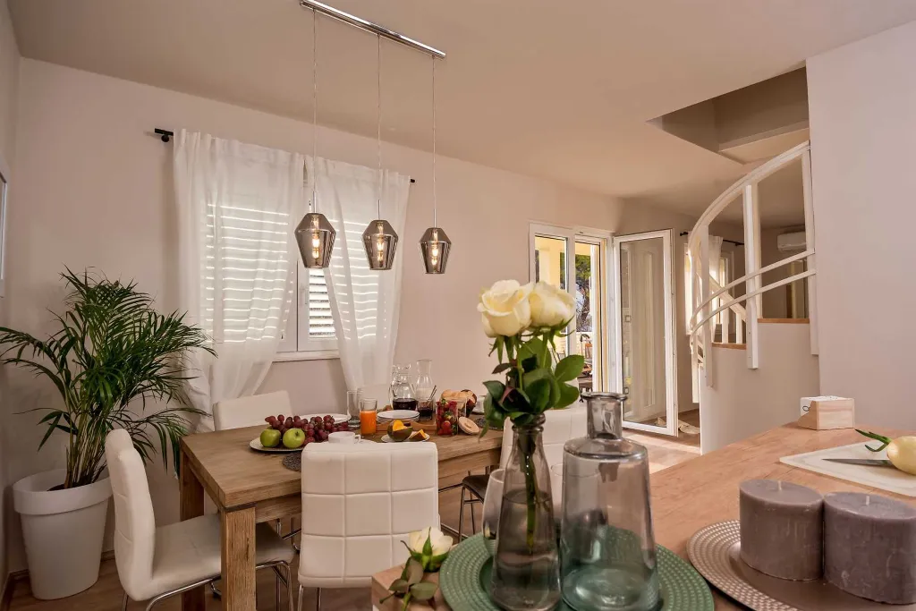 Split Villa in Zrnovnica with Heated Pool