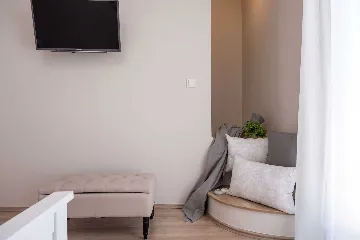 Split Villa in Zrnovnica with Heated Pool