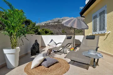 Split Villa in Zrnovnica with Heated Pool