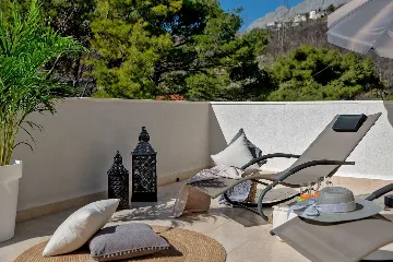 Split Villa in Zrnovnica with Heated Pool