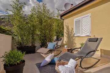 Split Villa in Zrnovnica with Heated Pool