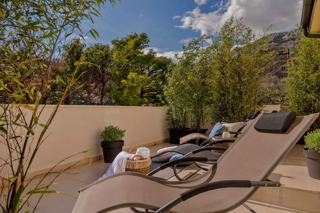 Split Villa in Zrnovnica with Heated Pool