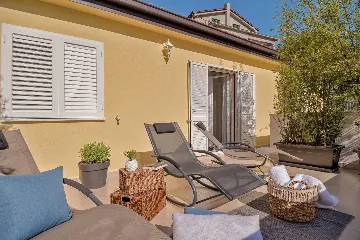 Split Villa in Zrnovnica with Heated Pool