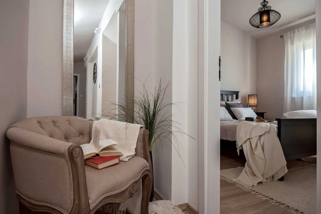 Split Villa in Zrnovnica with Heated Pool