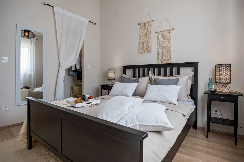 Split Villa in Zrnovnica with Heated Pool