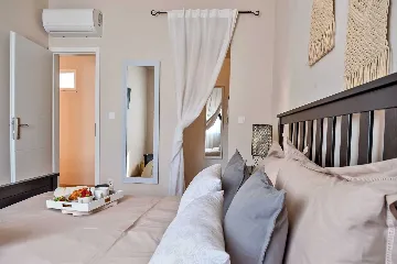 Split Villa in Zrnovnica with Heated Pool