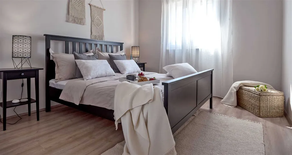 Split Villa in Zrnovnica with Heated Pool