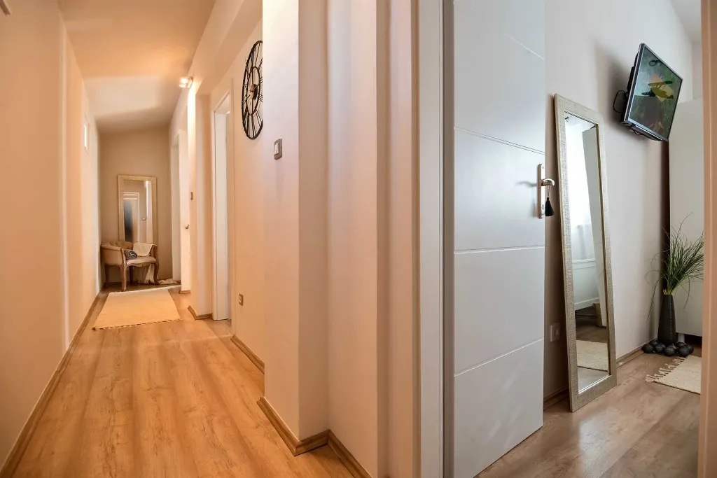 Split Villa in Zrnovnica with Heated Pool