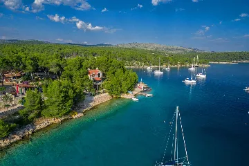 Milna Villa for 10–15 Guests with Heated Pool