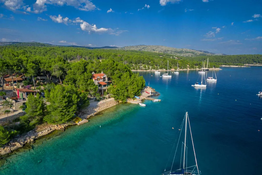 Milna Villa for 10–15 Guests with Heated Pool