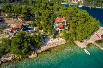 Milna Villa for 10–15 Guests with Heated Pool