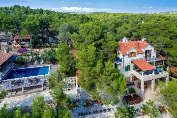 Milna Villa for 10–15 Guests with Heated Pool